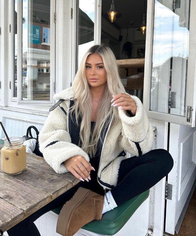 Women's Shearling Jacket – Oversized Fit – Soft Texture – Warm Lining – Zipper Closure 1